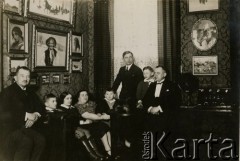 05.04.1926, Poznań, Polska.
Rodzina Glaserów. Mieszkanie przy ul. Skarbowej.
Fot. zbiory Ośrodka KARTA, Pogotowie Archiwalne [PA_06], udostępnił Mirosław Glaser