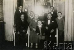 05.04.1926, Poznań, Polska.
Rodzina Glaserów. Mieszkanie przy ul. Skarbowej.
Fot. zbiory Ośrodka KARTA, Pogotowie Archiwalne [PA_06], udostępnił Mirosław Glaser