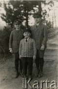 27.05.1928, Poznań, Polska.
Park Sołacki. Rodzina Glaserów: Henryk, Alfred, Jerzy.
Fot. zbiory Ośrodka KARTA, Pogotowie Archiwalne [PA_06], udostępnił Mirosław Glaser