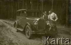 15.08.1928, Poznań-Sołacz, Polska.
Samochód rodziny Glaserów.
Fot. zbiory Ośrodka KARTA, Pogotowie Archiwalne [PA_06], udostępnił Mirosław Glaser