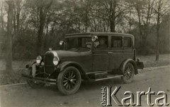 01.06.1929, Poznań-Sołacz, Polska.
Samochód rodziny Glaserów. w samochodzie — Albert Glaser.
Fot. zbiory Ośrodka KARTA, Pogotowie Archiwalne [PA_06], udostępnił Mirosław Glaser