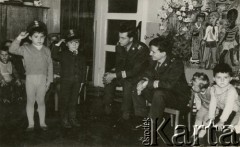 1965, Poznań, Polska.
Mirosław Glaser z wizytą w przedszkolu przy ul. Chudoby.
Fot. zbiory Ośrodka KARTA, Pogotowie Archiwalne [PA_06], udostępnił Mirosław Glaser