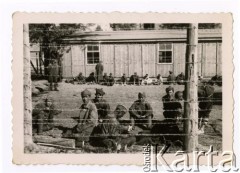 1941, Polska.
II wojna światowa. Obóz jeniecki dla żołnierzy sowieckich.
Fot. zbiory Ośrodka KARTA, Pogotowie Archiwalne [PA_06], udostępnił Mirosław Glaser