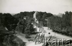 Październik 1944, Góra Skopus, Palestyna.
Defilada żołnierzy z Przytułku Augusta-Wiktoria, szpitala angielskiego.
Fot. NN, zbiory Ośrodka KARTA, Pogotowie Archiwalne [PA_033], przekazał Piotr Balcer