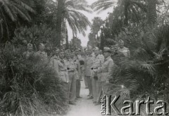 Kwiecień 1944, Petah Tikva, Palestyna.
Żołnierze 2 Korpusu Polskiego na wycieczce do Petah Tikva. 
Fot. NN, zbiory Ośrodka KARTA, Pogotowie Archiwalne [PA_033], udostępnił Piotr Balcer