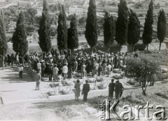 1945, Palestyna.
Żołnierze 2 Korpusu Polskiego. Uroczystości pogrzebowe zmarłego kapitana Szporka.
Fot. NN, zbiory Ośrodka KARTA, Pogotowie Archiwalne [PA_033], udostępnił Piotr Balcer