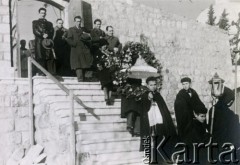 1945, Palestyna.
Żołnierze 2 Korpusu Polskiego. Uroczystości pogrzebowe zmarłego kapitana Szporka.
Fot. NN, zbiory Ośrodka KARTA, Pogotowie Archiwalne [PA_033], udostępnił Piotr Balcer