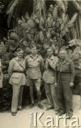 Sierpień 1944, Palestyna.
Żołnierze 2 Korpusu Polskiego w czasie wycieczki do szkoły rolniczej. Drugi od prawej major Leon Krajewski.
Fot. NN, zbiory Ośrodka KARTA, Pogotowie Archiwalne [PA_033], przekazał Piotr Balcer