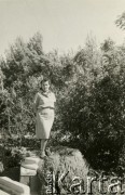 Sierpień 1944, Tyberiada, Palestyna.
2 Korpus Polski. Fotografia jednej z młodszych ochotniczek na wycieczce zorganizowanej dla stacjonującego na terenach Palestyny wojska. 
Fot. NN, zbiory Ośrodka KARTA, Pogotowie Archiwalne [PA_033], przekazał Piotr Balcer