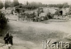 Sierpień 1944, Tabor, Palestyna.
Żołnierze 2 Korpusu Polskiego wśród ruin na górze Tabor. 
Fot. Adam Lipiński, zbiory Ośrodka KARTA, Pogotowie Archiwalne [PA_033], przekazał Piotr Balcer.