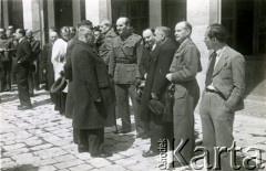 30.03.1945, Jerozolima, Palestyna.
2 Korpus Polski. W oczekiwaniu na uroczystości Drogi Krzyżowej prowadzonej ulicami miasta. Organizacja procesji należała do żołnierzy wespół z polskim harcerstwem.
Fot. NN, zbiory Ośrodka KARTA, Pogotowie Archiwalne [PA_033], przekazał Piotr Balcer