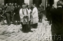 30.03.1945, Jerozolima, Palestyna.
2 Korpus Polski. Uroczystości Drogi Krzyżowej prowadzonej ulicami miasta przez wojkowych wraz z polską młodzieżą harcerską. Na zdjęciu ksiądz kanonik Stefan Pietruszka, m.in. duszpasterz polskiej szkoły w Jerozolimie.
Fot. NN, zbiory Ośrodka KARTA, Pogotowie Archiwalne [PA_033], przekazał Piotr Balcer