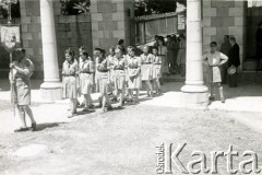 30.05.1945, Jerozolima, Palestyna.
2 Korpus Polski. Procesja Bożego Ciała, w której brali udział żołnierze i uchodźcy z Polski, m.in. młodzież ze szkół ochotniczych i junackich.
Fot. NN, zbiory Ośrodka KARTA, Pogotowie Archiwalne [PA_033], przekazał Piotr Balcer