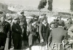 1945, Palestyna.
Żołnierze 2 Korpusu Polskiego. Pogrzeb kapitana Hamnera.
Fot. NN, zbiory Ośrodka KARTA, Pogotowie Archiwalne [PA_033], przekazał Piotr Balcer