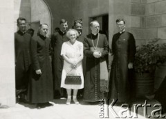 29.07.1945, Palestyna.
Goście prymicji kapłańskich, drugi z prawej ksiądz kanonik Stefan Pietruszka.
Fot. NN, zbiory Ośrodka KARTA, Pogotowie Archiwalne [PA_033], udostępnił Piotr Balcer