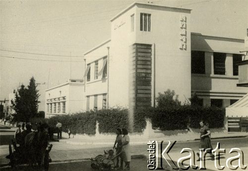 1944, Tel-Aviv, Palestyna.
Widok na budynek Instytutu Brytyjsko-Polskiego. 
Fot. NN, zbiory Ośrodka KARTA, Pogotowie Archiwalne [PA_033], udostępnił Piotr Balcer