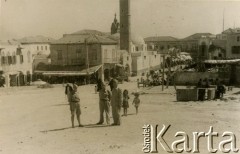 03.10.1943, Jaffa, Palestyna.
Żołnierze 2 Korpusu Polskiego na placu głównym miasta.
Fot. NN, zbiory Ośrodka KARTA, Pogotowie Archiwalne [PA_033], udostępnił Piotr Balcer