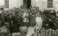 07.04.1944, Jerozolima, Palestyna.
2 Korpus Polski. Uroczystości Drogi Krzyżowej ulicami miasta, w której udział brali żołnierze, ludność cywilna, w tym młodzież i dzieci uczące się polskich szkołach na terenie Palestyny.
Fot. NN, zbiory Ośrodka KARTA, Pogotowie Archiwalne [PA_033], przekazał Piotr Balcer