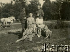 1923, Polska.
Wśród zebranych żolnierze 9 Pułku Piechoty Legionów.
Fot. NN, zbiory Ośrodka KARTA, Pogotowie Archiwalne [PA_033], przekazał Piotr Balcer