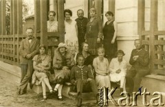 1927, Ciechocinek, Polska.
Kuracjusze sanatorium wojskowego. Pierwszy z prawej podpułkownik Adam Lipiński.
Fot. NN, zbiory Ośrodka KARTA, Pogotowie Archiwalne [PA_033], przekazał Piotr Balcer