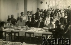 1927, Ciechocinek, Polska.
Jadłodalnia sanatorium wojskowego. Wśród goszczących Antonina Lipińska.
Fot. NN, zbiory Ośrodka KARTA, Pogotowie Archiwalne [PA_033], przekazał Piotr Balcer