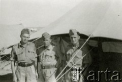 Listopad 1942, Quizil-Ribat, Irak.
Żołnierze 2 Korpusu Polskiego. Pocztowy podpułkownika Adama Lipińskiego - Antoni Jancewicz z kolegami.
Fot. NN, zbiory Ośrodka KARTA, Pogotowie Archiwalne [PA_033], przekazał Piotr Balcer