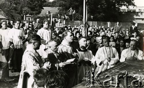 Czerwiec 1949, Londyn, Wielka Brytania.
Polonia brytyjska. Święto Bożego Ciała na terenie Clapham College.
Fot. NN, zbiory Ośrodka KARTA, Pogotowie Archiwalne [PA_033], przekazał Piotr Balcer