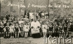 28.06.1953, Krosno Odrzańskie, Polska.
Zdjęcie komunijne parafii w Krośnie. Wśród chłopców Alfred Balcer.
Fot. NN, zbiory Ośrodka KARTA, Pogotowie Archiwalne [PA_033], przekazał Piotr Balcer
