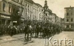 Lata 20., Leszno, Polska.
Parada wojskowa.
Fot. NN, zbiory Ośrodka KARTA, Pogotowie Archiwalne [PA_033], przekazał Piotr Balcer