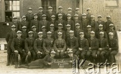 1931, Polska.
Fotografia plutonu łączności 7 Pułku Strzelców Konnych Wielkopolskich.
Fot. NN, zbiory Ośrodka KARTA, Pogotowie Archiwalne [PA_033], przekazał Piotr Balcer