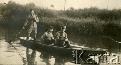 1914-1918, brak miejsca.
Żołnierze armii austriackiej w czasie przeprawy przez rzekę.
Fot. NN, zbiory Ośrodka KARTA, Pogotowie Archiwalne [PA_033], przekazał Piotr Balcer