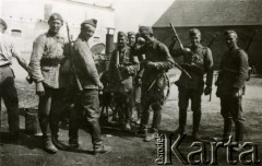 1930-1939, Poznań, Polska.
7 Pułk Strzelców Konnych. Żołnierze przy kuchni polowej.
Fot. NN, zbiory Ośrodka KARTA, Pogotowie Archiwalne [PA_033], przekazał Piotr Balcer
