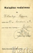 25.04.1936, Śmigiel, pow. Kościan, woj. poznańskie, Polska.
Książeczka rodzinna wydana latach trzydziestych o mocy dowodowej w urzędach i sprawach kościelnych. Wpisy dotyczą poświadczeń ślubu cywilno-kościelnego, posiadanego potomstwa, zgonów małżonków i szczepień ospy.
Fot. NN, zbiory Ośrodka KARTA, Pogotowie Archiwalne [PA_033], przekazał Piotr Balcer