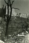 1948, Cassino, Włochy.
Ruiny klasztoru zdobytego przez żołnierzy 2 Korpusu Polskiego w maju 1944 roku.
Fot. NN, zbiory Ośrodka KARTA, Pogotowie Archiwalne [PAF_033], udostępnił Piotr Balcer