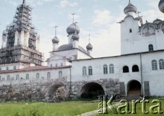 Lipiec 1994, Wyspa Sołowiecka, Rosja.
Klasztor na Sołowkach, w czasach stalinowskich łagier o zaostrzonym rygorze.
Fot. Dominik Księski, zbiory Ośrodka KARTA