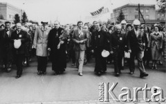 Maj 1981, Warszawa, Polska.
Ksiądz Jerzy Popiełuszko i biskup Zbigniew Kraszewski na spotkaniu z pracownikami Huty Warszawa. 
Fot. Adam Szymański, zbiory Ośrodka KARTA.