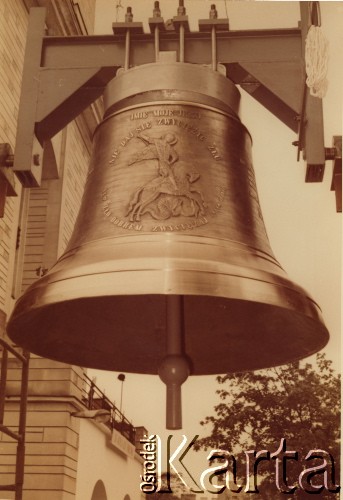 14.06.1987, Warszawa, Polska.
Poświęcenie przez papieża Jana Pawła II dzwonu księdza Jerzego Popiełuszki, znajdującego się na terenie Kościoła św. Stanisława Kostki. 
Fot. NN, zbiory Ośrodka KARTA