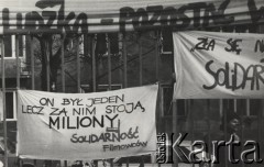 3.11.1984, Warszawa, Polska.
Pogrzeb księdza Jerzego Popiełuszki w Kościele św. Stanisława Kostki na warszawskim Żoliborzu - transparenty, 