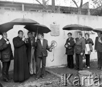 30.08.1981, Gdańsk, Polska.
Uroczystość wmurowania i poświęcenia tablicy ufundowanej przez Solidarność Huty Warszawa w murze Stoczni Gdańskiej. Na tablicy widoczny jest następujący napis: 