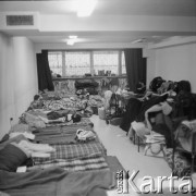 16.02.1981, Warszawa, Polska.
Strajk studentów Akademii Medycznej w sprawie rejestracji Niezależnego Zrzeszenia Studentów. Rzeczy osobiste protestujących studentów.
Fot. Adam Szymański, zbiory Ośrodka KARTA, kolekcję zdjęć przekazał Adam Szymański