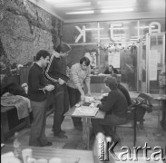 16.02.1981, Warszawa, Polska.
Strajk studentów Akademii Medycznej w sprawie rejestracji Niezależnego Zrzeszenia Studentów. 
Fot. Adam Szymański, zbiory Ośrodka KARTA, kolekcję zdjęć przekazał Adam Szymański