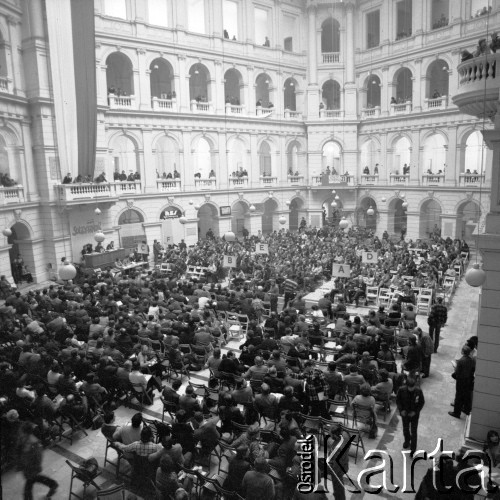 5-6.12.1981, Warszawa, Polska.
II Walne Zebranie Delegatów NSZZ „Solidarność” Regionu Mazowsze w Auli Politechniki Warszawskiej.
Fot. Adam Szymański, zbiory Ośrodka KARTA, kolekcję zdjęć przekazał Adam Szymański