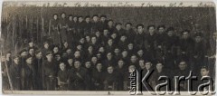 15.12.1941, brak miejsca., Szkocja, Wielka Brytania 
Żołnierze z 16 Brygady Czołgów I Korpusu Polskiego, zdjęcie grupowe wykonane podczas ćwiczeń polowych. Na odwrocie wymienione osoby (od góry od lewej): (tekst nieczytelny), Wilczyński, Kobos?, Dorosa, Kirielica?, kapr. Rogus, Lenartowicz, Górniak, Abol, strzelcy Jan Moch, J. Małek, Franciszek Jagła, J. Sidaruk, Oleś, Dumański, Wiolła Kazimierz, Władysław, Jan, Mieczysław, Boczar M. i Tadeusz, Bokroś, Żajma, Sławrynuk?, Krupka, Zawada, Nominaniuk, Gęsicki, Oberkand, Kenar, Świstecki, Kucharski, Petrynak, Żołnierewicz, Tur, Berezowski, Denkowski, Oleksy, Petryka, Budnicki, Wilke, Barłoń, Strykowski, Świgoń, Korzeniowski, podch. Kopczyński, Marczuk, Gutkowski, Chudziak, Żelun?, Madziuk, Rosiejak, Rosołowski, Niewójt, Biały, Masierak, Wiśniewski, Maszyński, Pawelicz, Karaś.  
Fot. NN, zbiory Ośrodka Karta, Pogotowie Archiwalne [PAF_046], udostępniła Małgorzata Krzyżak
