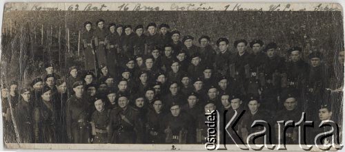 15.12.1941, brak miejsca., Szkocja, Wielka Brytania 
Żołnierze z 16 Brygady Czołgów I Korpusu Polskiego, zdjęcie grupowe wykonane podczas ćwiczeń polowych. Na odwrocie wymienione osoby (od góry od lewej): (tekst nieczytelny), Wilczyński, Kobos?, Dorosa, Kirielica?, kapr. Rogus, Lenartowicz, Górniak, Abol, strzelcy Jan Moch, J. Małek, Franciszek Jagła, J. Sidaruk, Oleś, Dumański, Wiolła Kazimierz, Władysław, Jan, Mieczysław, Boczar M. i Tadeusz, Bokroś, Żajma, Sławrynuk?, Krupka, Zawada, Nominaniuk, Gęsicki, Oberkand, Kenar, Świstecki, Kucharski, Petrynak, Żołnierewicz, Tur, Berezowski, Denkowski, Oleksy, Petryka, Budnicki, Wilke, Barłoń, Strykowski, Świgoń, Korzeniowski, podch. Kopczyński, Marczuk, Gutkowski, Chudziak, Żelun?, Madziuk, Rosiejak, Rosołowski, Niewójt, Biały, Masierak, Wiśniewski, Maszyński, Pawelicz, Karaś.  
Fot. NN, zbiory Ośrodka Karta, Pogotowie Archiwalne [PAF_046], udostępniła Małgorzata Krzyżak
