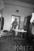 Marzec-lipiec 1982, Warszawa-Białołęka, Polska.
Ośrodek dla internowanych. Wnętrze celi.
Fot. Andrzej Zieliński lub Maciej Kwiatkowski, zbiory Ośrodka KARTA