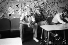 Sierpień-grudzień 1982, Darłówko, Polska.
Ośrodek dla internowanych. Andrzej Drawicz, Wiktor Woroszylski, Krzysztof Korczak.
Fot. Andrzej Zieliński, zbiory Ośrodka KARTA