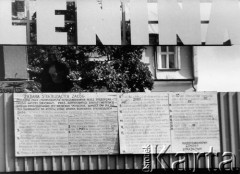 Sierpień 1980, Gdańsk, Polska.
Strajk w Stoczni Gdańskiej im. Lenina, postulaty na bramie.
Fot. NN, zbiory Ośrodka KARTA, udostepnił Witold Kazuro.

