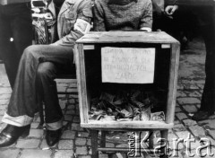 Sierpień 1980, Gdańsk, Polska.
Strajk w Stoczni Gdańskiej im. Lenina, skarbonka z napisem: 