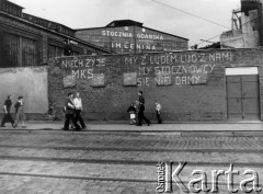 Sierpień 1980, Gdańsk, Polska.
Strajk w Stoczni Gdańskiej im. Lenina, hasła na murze: 