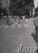 16-18.05.1989, Kraków, Polska.
Manifestacja niezależna, zorganizowana przez młodych, radykalnych członków NZS, KPN, FMW i Akcji Studenckiej WiP - m.in. przeciwko obecności wojsk radzieckich w Polsce. W trakcie manifestacji zablokowano na krótko konsulat ZSRR, miały też miejsce ostre starcia pod Komitetem Wojewódzkim PZPR. 
Na odwrocie zdjęcie pieczątka 